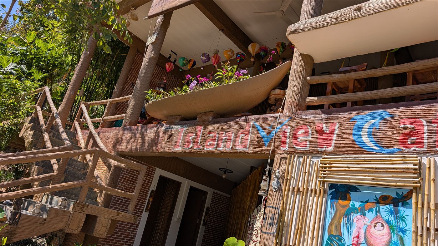 Schild des Island View Cafe auf Koh Phayam